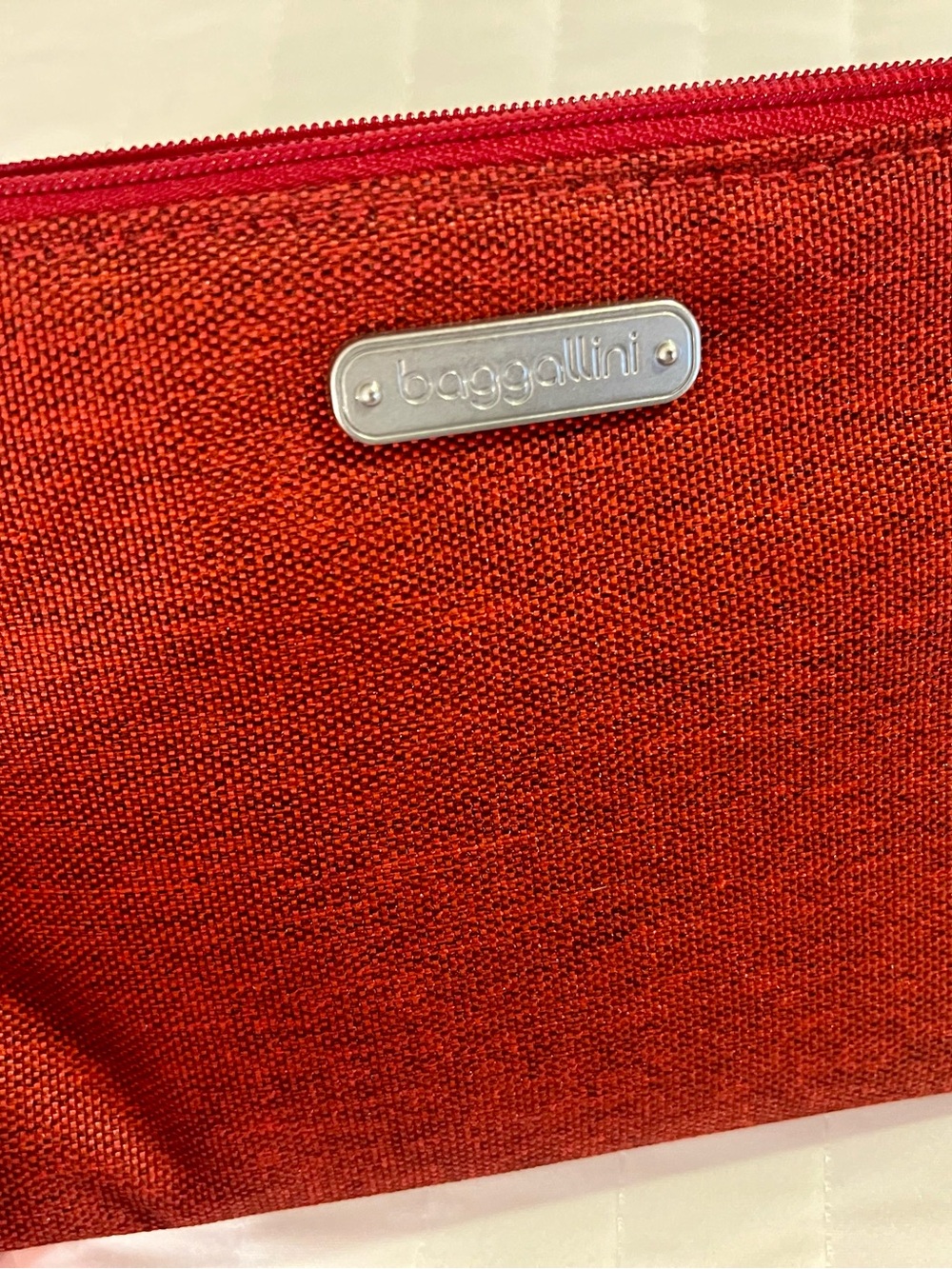 Baggallini Heather Red & Gray Anti-Theft Crossbody Bag + Wristlet - NWOT - Picture 6 of 9